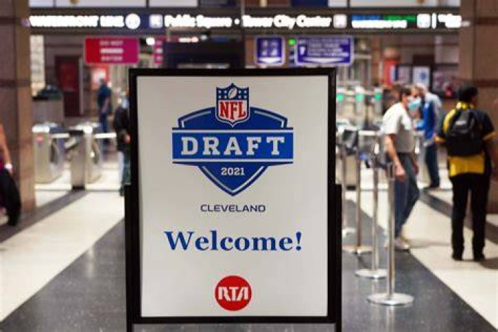 2021 NFL Draft One team will get Zaven Collins gift