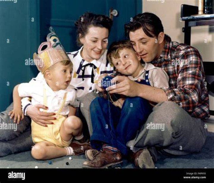 About Robert Mitchum Wife, Children, Death, Net Worth, Died, Family