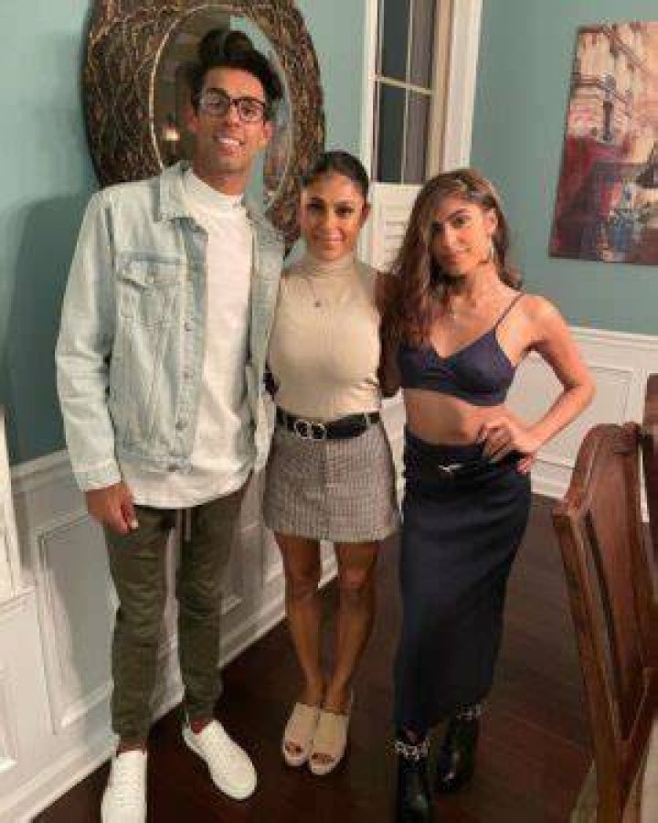 Akshay Bhatia Parents Sonny And Renu Bhatia, Origin, Family