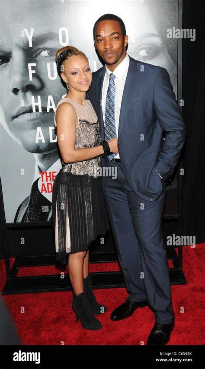 Anthony Mackie & Sheletta Chapital from Secret Celebrity Weddings E! News
