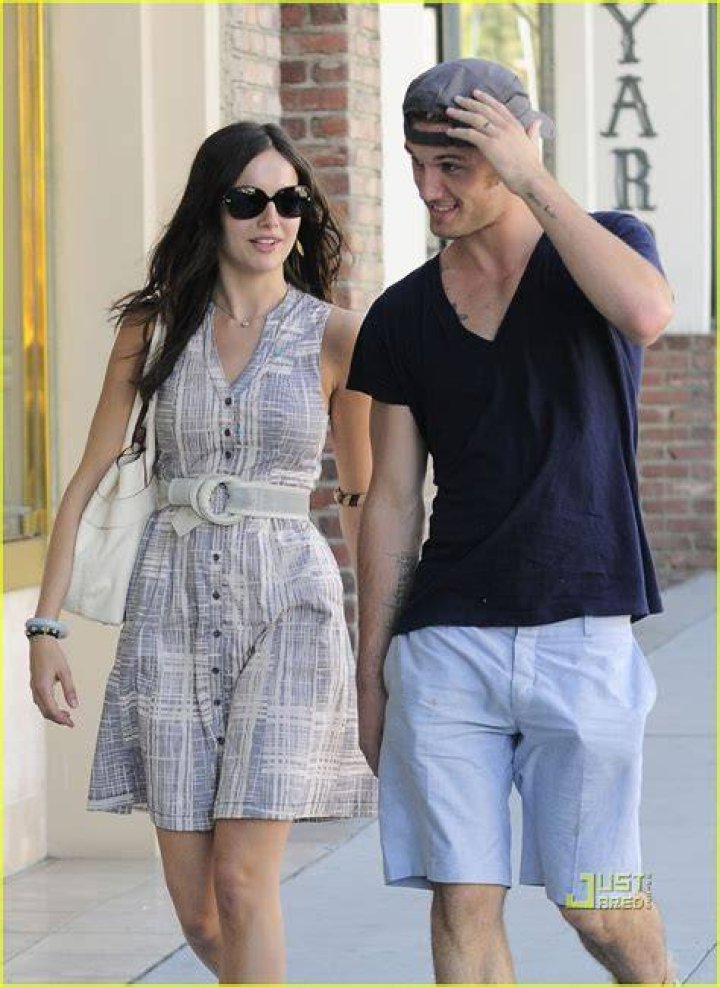 Camilla Belle & Alex Pettyfer Lunch Buddies! Photo 2492354 Alex