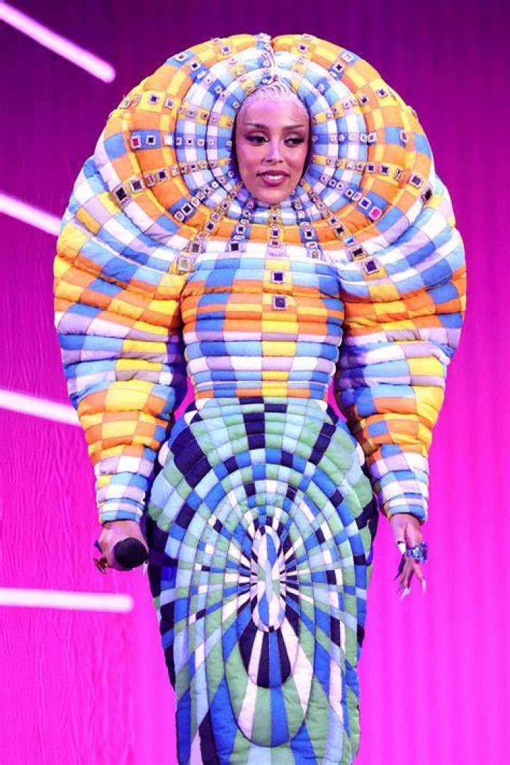 Doja Cat's Crystal Makeup at Paris Couture Week POPSUGAR Beauty UK