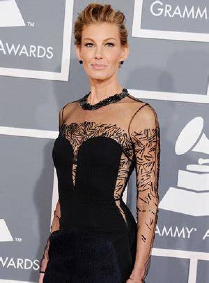 Faith Hill height, weight and favorite things. Get know the star better!