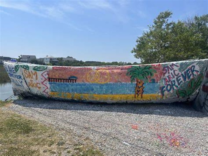 Folly Boat painted to honor Samantha Miller, Aric Hutchinson WCBD News 2