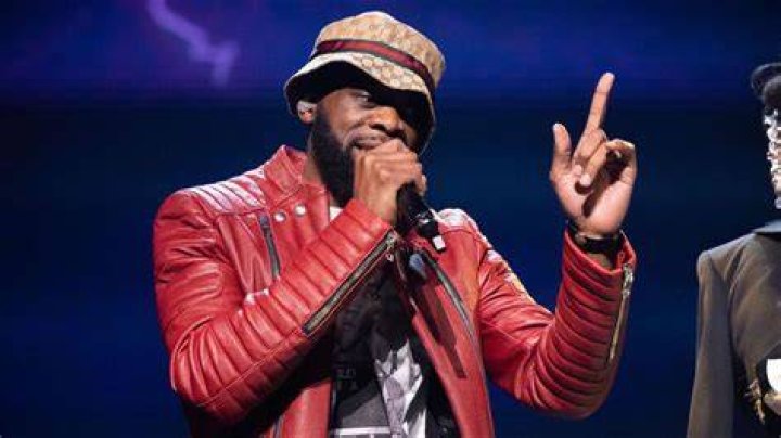 Fugees rapper Pras lunges at Post photographer outside court