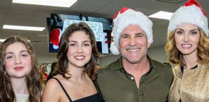Grant Cardone Wiki, Age, Wife, Height, Weight, Biography & Family 3 Grant Cardone with his family