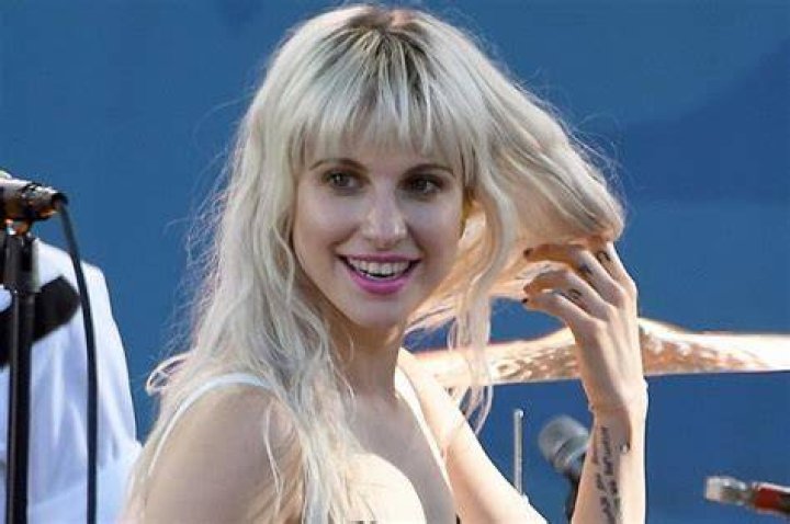 Hayley Williams Net Worth 2020, Songs, Awards, Sibings, Age, Height Bio