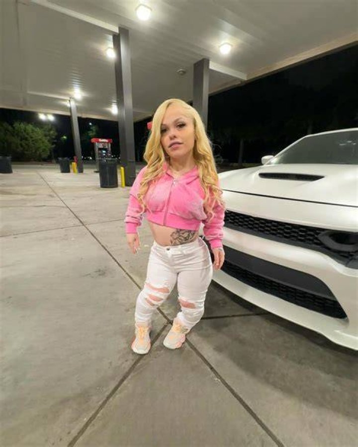 How did Kelsey Lawrence achieve success on Instagram and YouTube? How did Kelsey Lawrence achieve success on Instagram and YouTube?