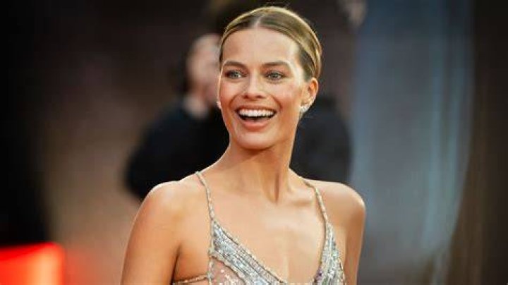 Image result for margot robbie's mom oscar night Margot robbie mom