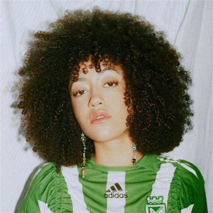 Jenevieve Lyrics, Songs, and Albums Genius