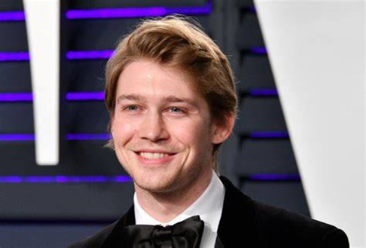 Joe Alwyn Net Worth How Rich Is Taylor Swift's ExBoyfriend? IBTimes