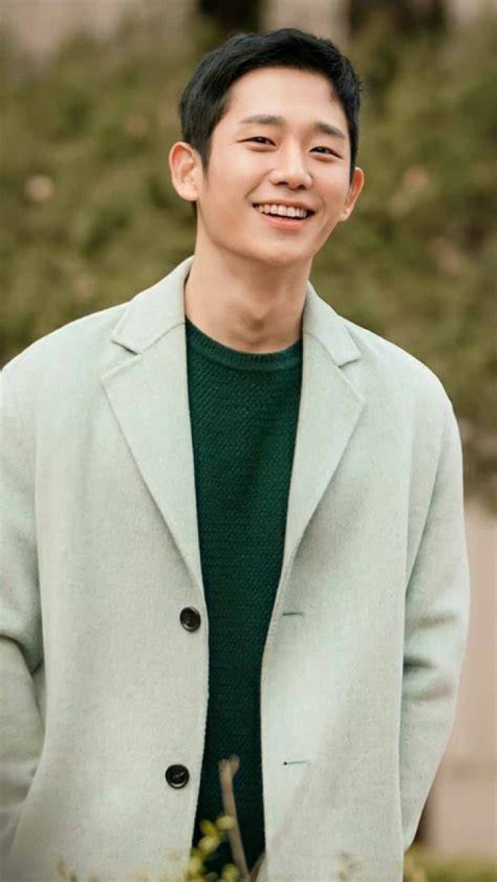 Jung Hae In's Girlfriend Unveiling Any Potential Mysteries to Discover