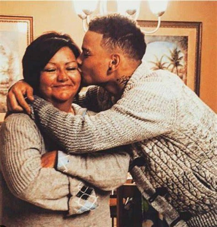 Kane and his mom date ? Kane brown, Brown babies, Brown
