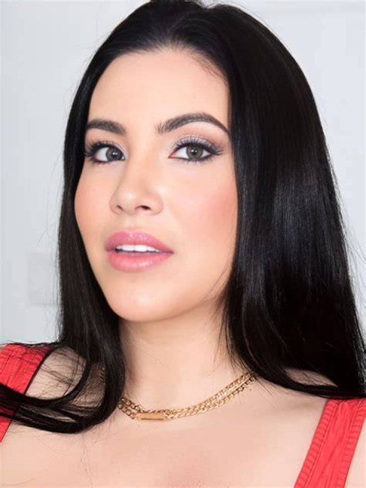 Korina Kova (Model) Height, Weight, Wiki, Age, Bio, Boyfriend, Photos