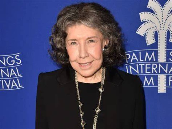 Lily Tomlin Bio, Age, Net Worth, Height, Married, Nationality, Facts