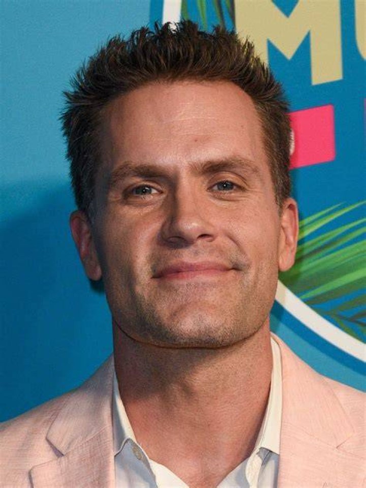 Meet Frogger CoHost Kyle Brandt Wife Brooke Brandt