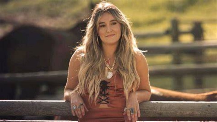 Meet Lainey Wilson's Boyfriend, Devlin 'Duck' Hodges