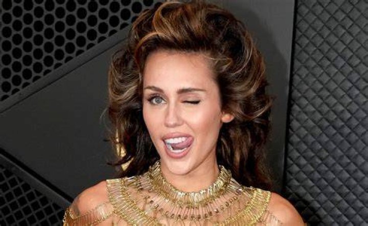Miley Cyrus Came Out to Her Mom at 14 Marie Claire Scoopnest