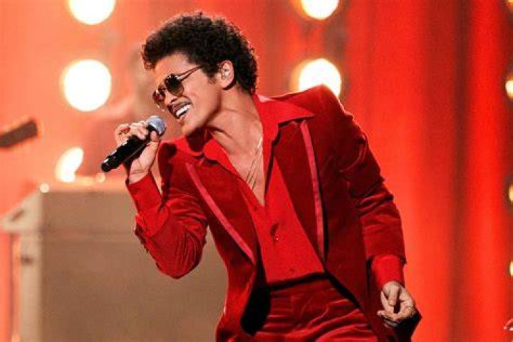Pictures of Bruno Mars and His Girlfriend Jessica Caban POPSUGAR