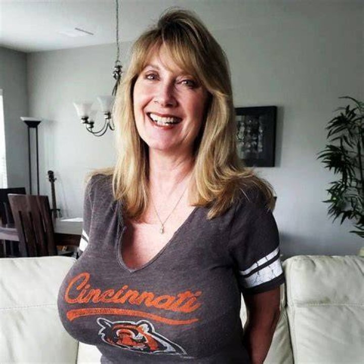 Pin on Cougar & MILF