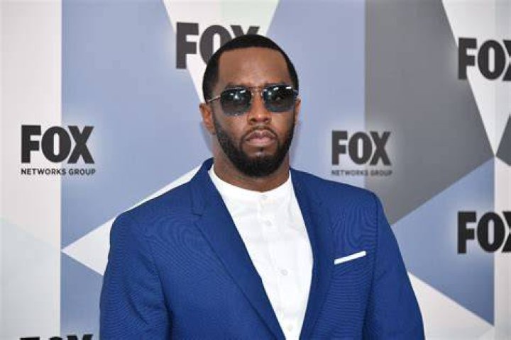 Puff Diddy Gifts His Mom A 1 Million Cheque & A Bentley On Her 80th