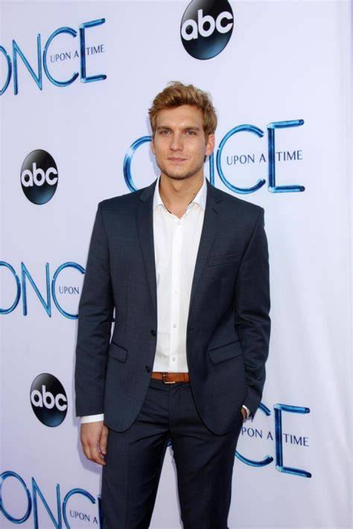 Scott Michael Foster Talks Once Upon a Time, Frozen, and Where the Cast
