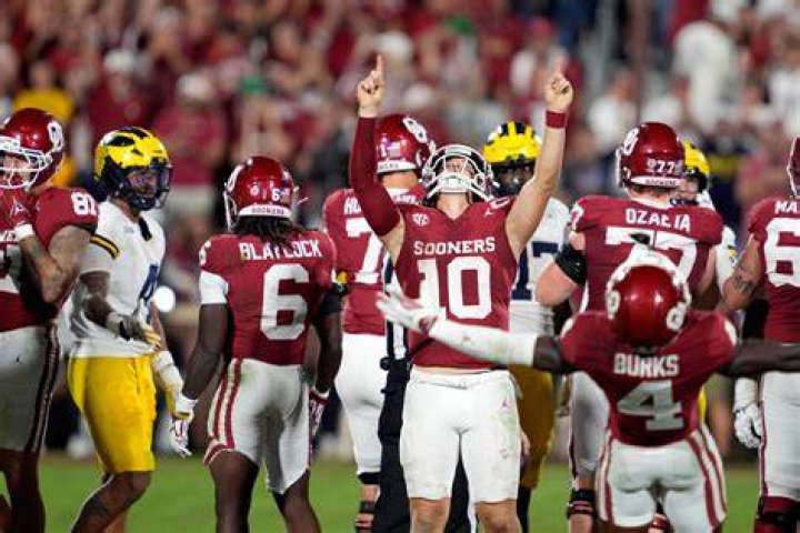 Sooners' Jalen Hurts finishes second in Heisman Trophy race, LSU's Joe