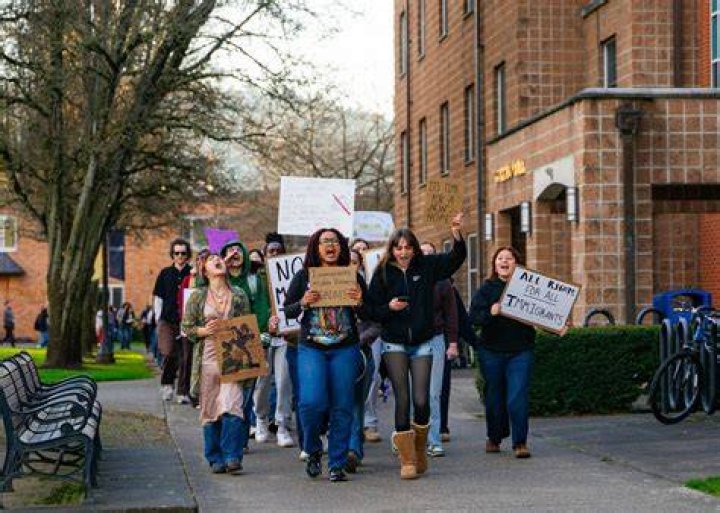 Students and staff coming out of UNLV Students and staff coming out of UNLV