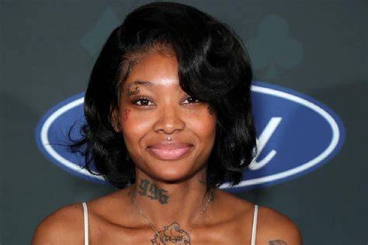 Summer Walker suing plastic surgeon for 500,00 after he ruined her