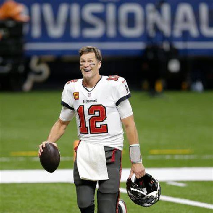 Tom Brady, Defying Age, Heads to Another Super Bowl The New York Times