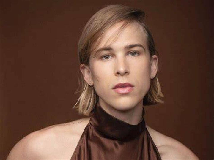 Tommy Dorfman Bio, Age, Husbund, Height, Net Worth, wiki Wealthy Spy