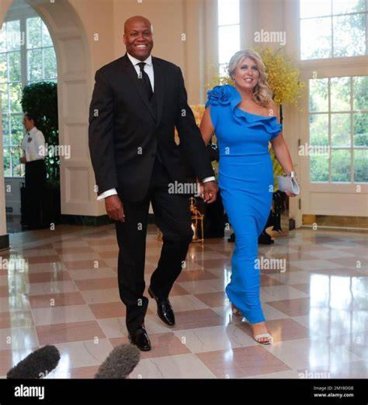 Unveiling The Identity Of Craig Robinson's Wife: Discoveries And Insights