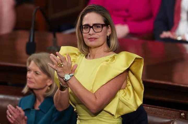 U.S. Sen. Kyrsten Sinema of Arizona leaves Democratic Party, registers