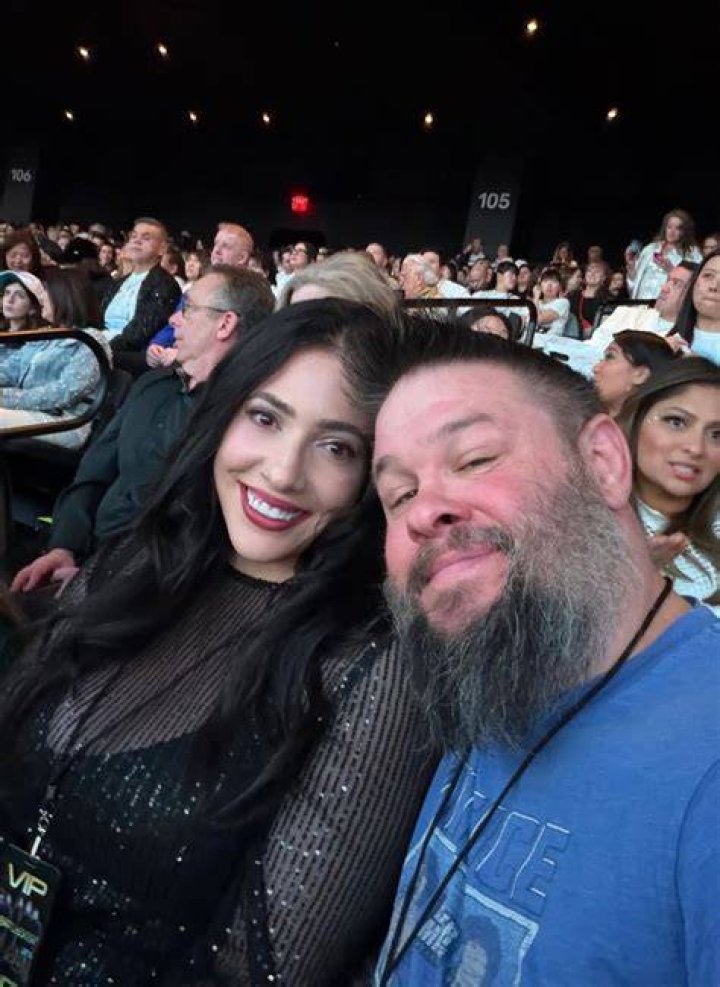 WWE Moglie di Kevin Owens cancella il suo account Instagram a causa di